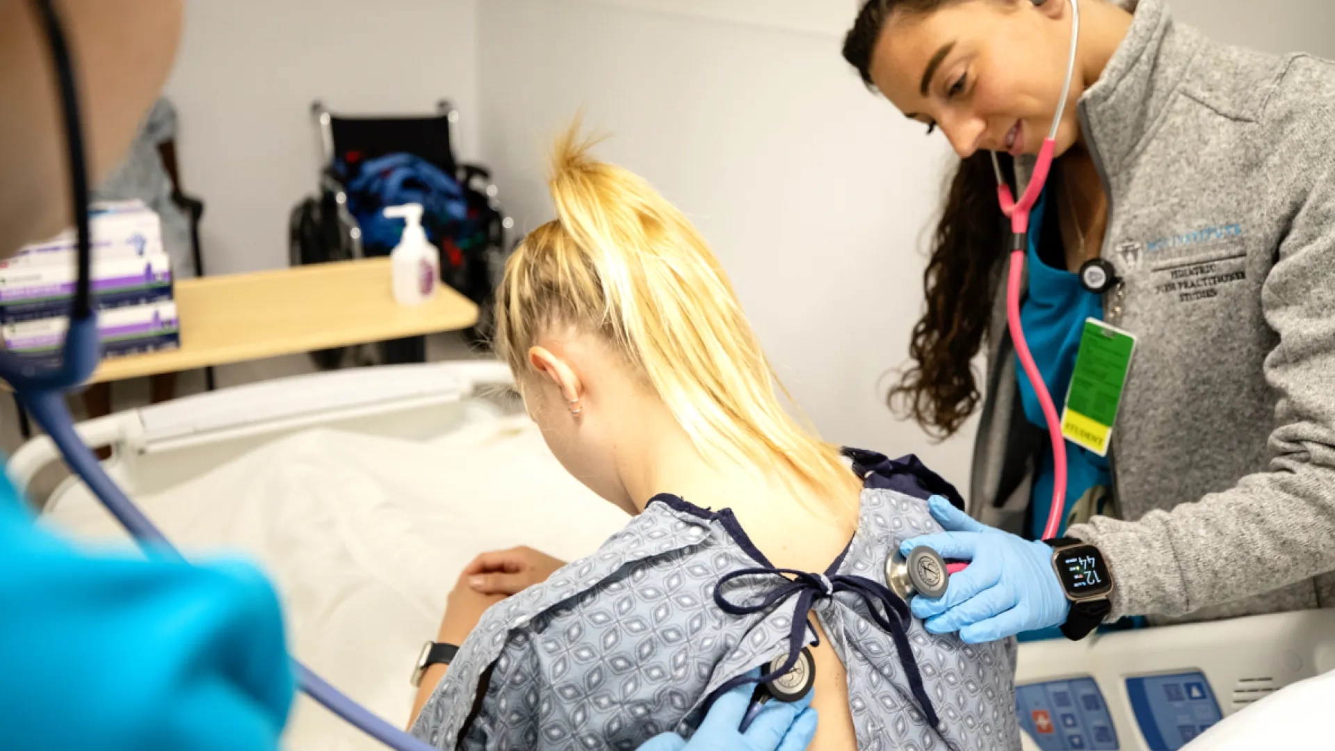 A student in the Direct-Entry Master's in Nursing Program performing a clinical assessment during a hands-on training session. This program provides an accelerated pathway to advanced nursing roles for non-nursing graduates, focusing on nursing clinical specialization and advanced practice nursing.
