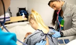 A student in the Direct-Entry Master's in Nursing Program performing a clinical assessment during a hands-on training session. This program provides an accelerated pathway to advanced nursing roles for non-nursing graduates, focusing on nursing clinical specialization and advanced practice nursing.